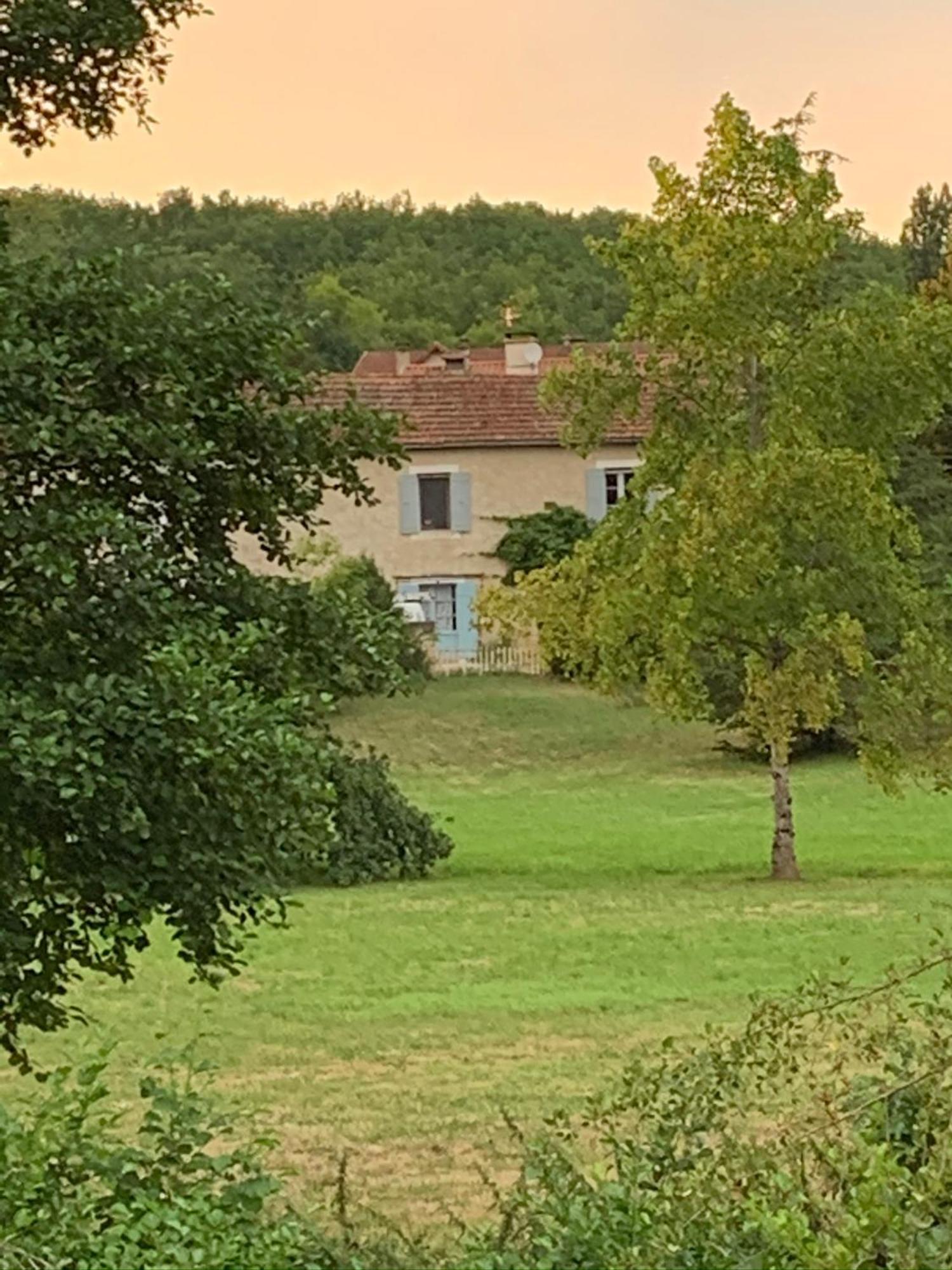 La Grange, 10 Rue Du Lavoir Saint-Martial-d'Albarede Bagian luar foto